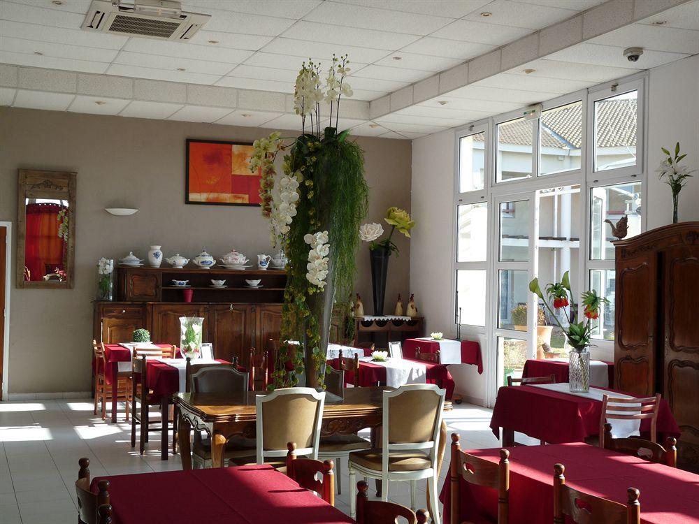 Hotel Le Mas Des Ponts D'Арл Екстериор снимка