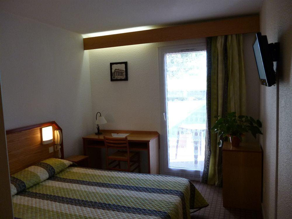 Hotel Le Mas Des Ponts D'Арл Екстериор снимка