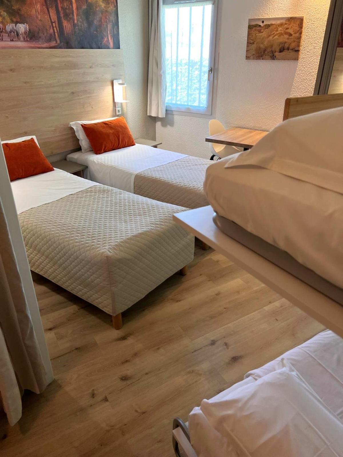 Hotel Le Mas Des Ponts D'Арл Екстериор снимка
