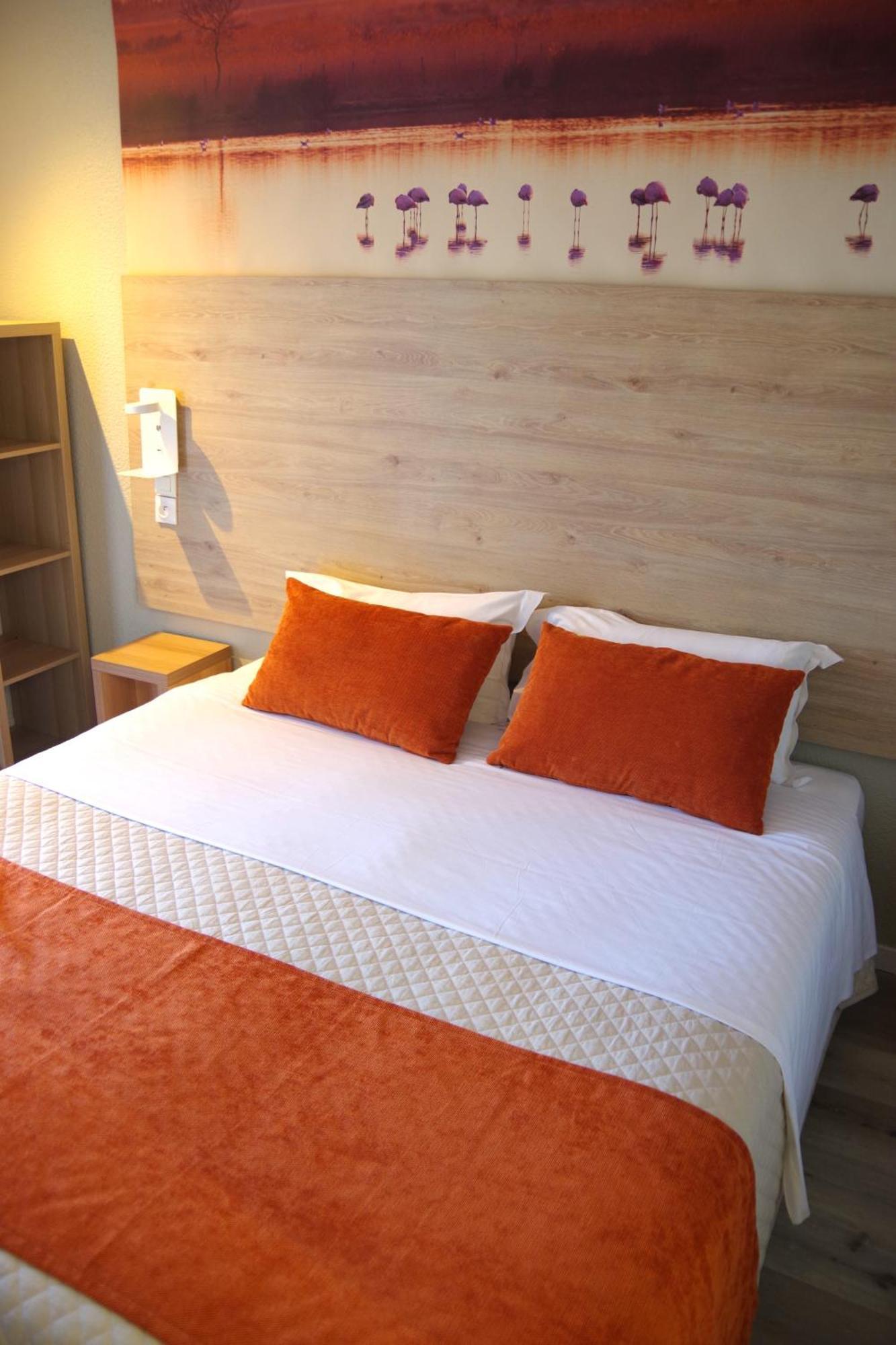 Hotel Le Mas Des Ponts D'Арл Екстериор снимка