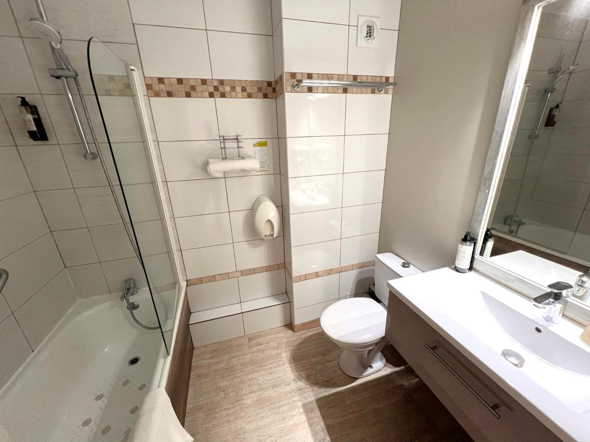 Hotel Le Mas Des Ponts D'Арл Стая снимка