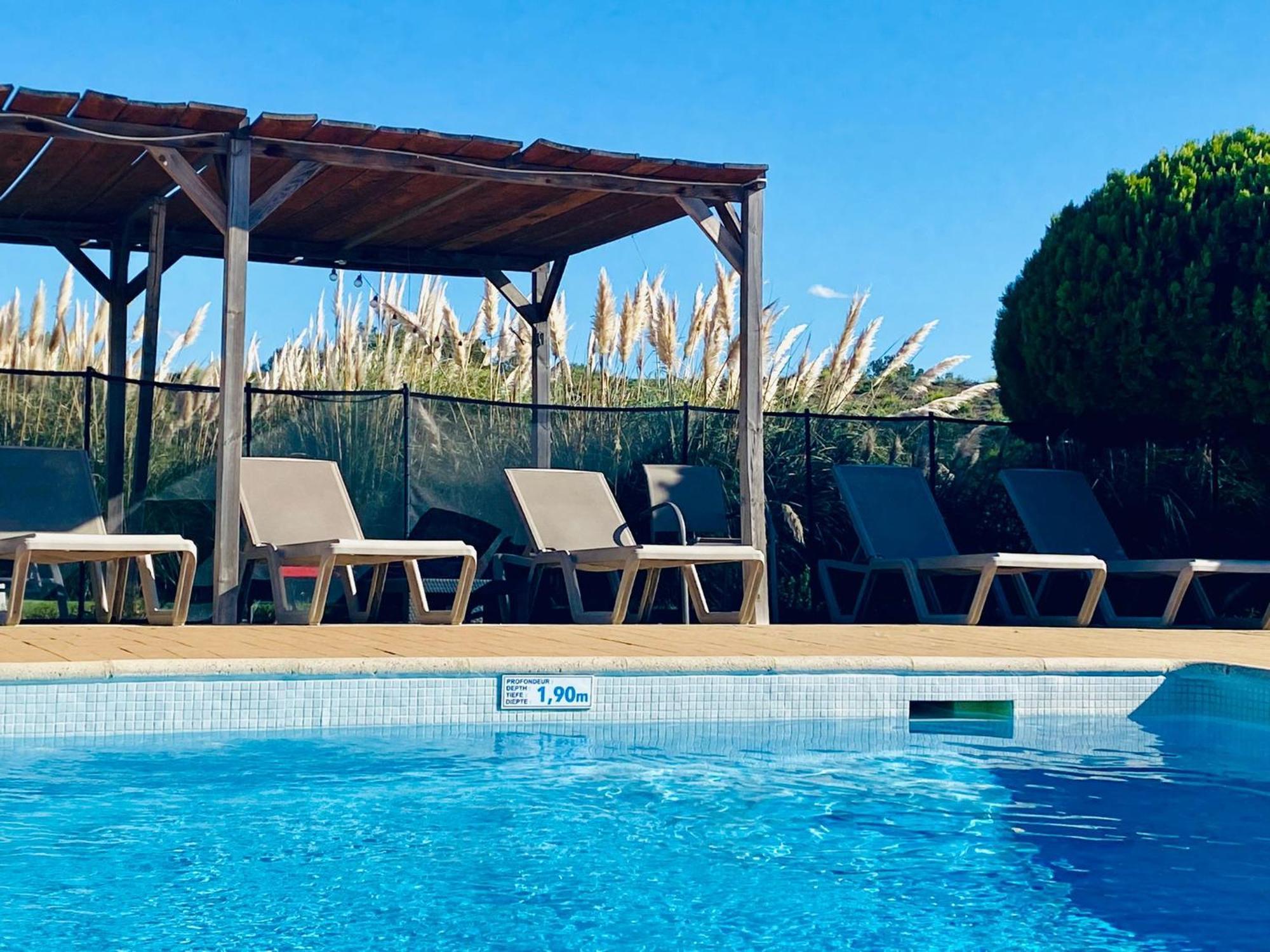 Hotel Le Mas Des Ponts D'Арл Екстериор снимка
