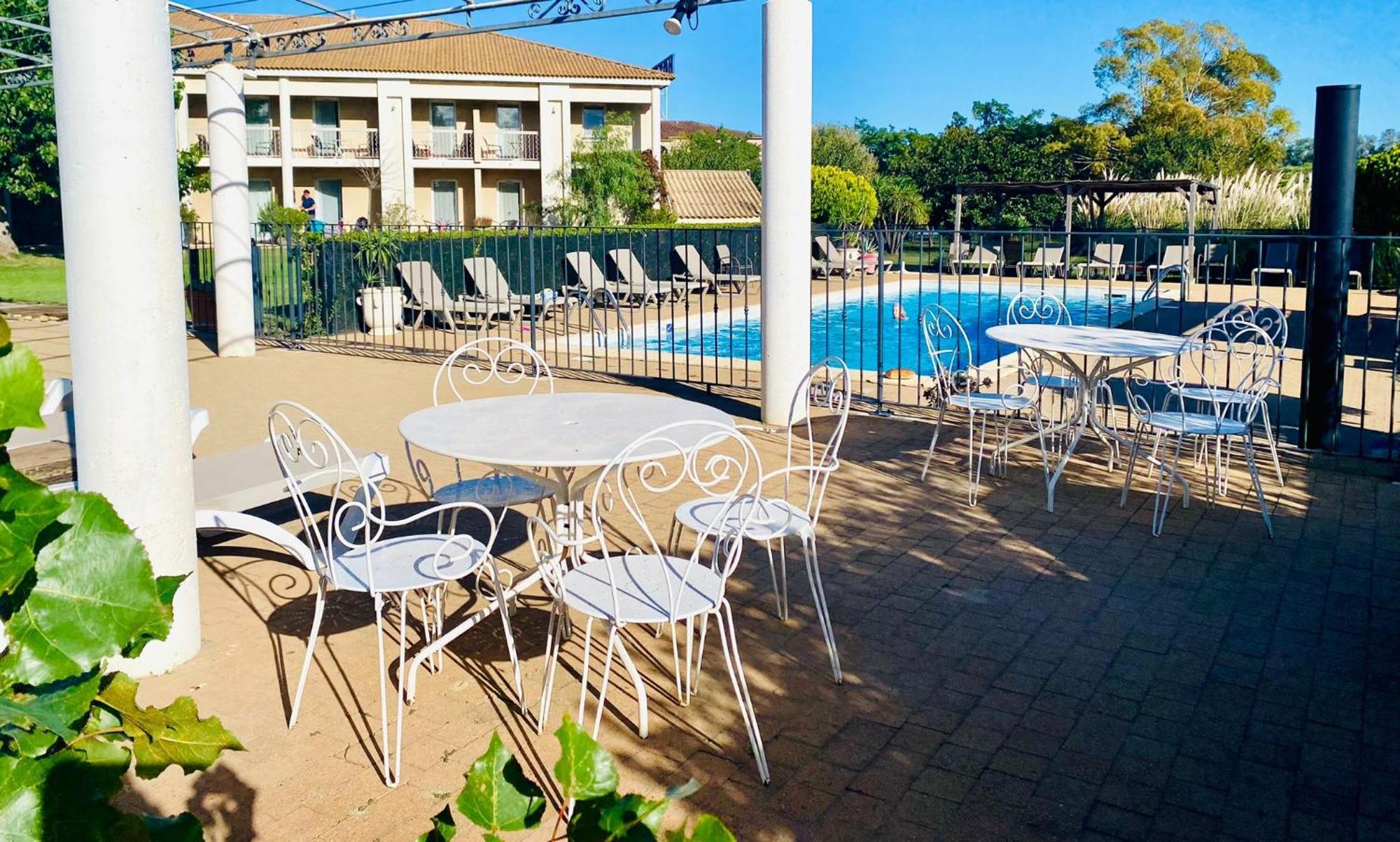 Hotel Le Mas Des Ponts D'Арл Екстериор снимка