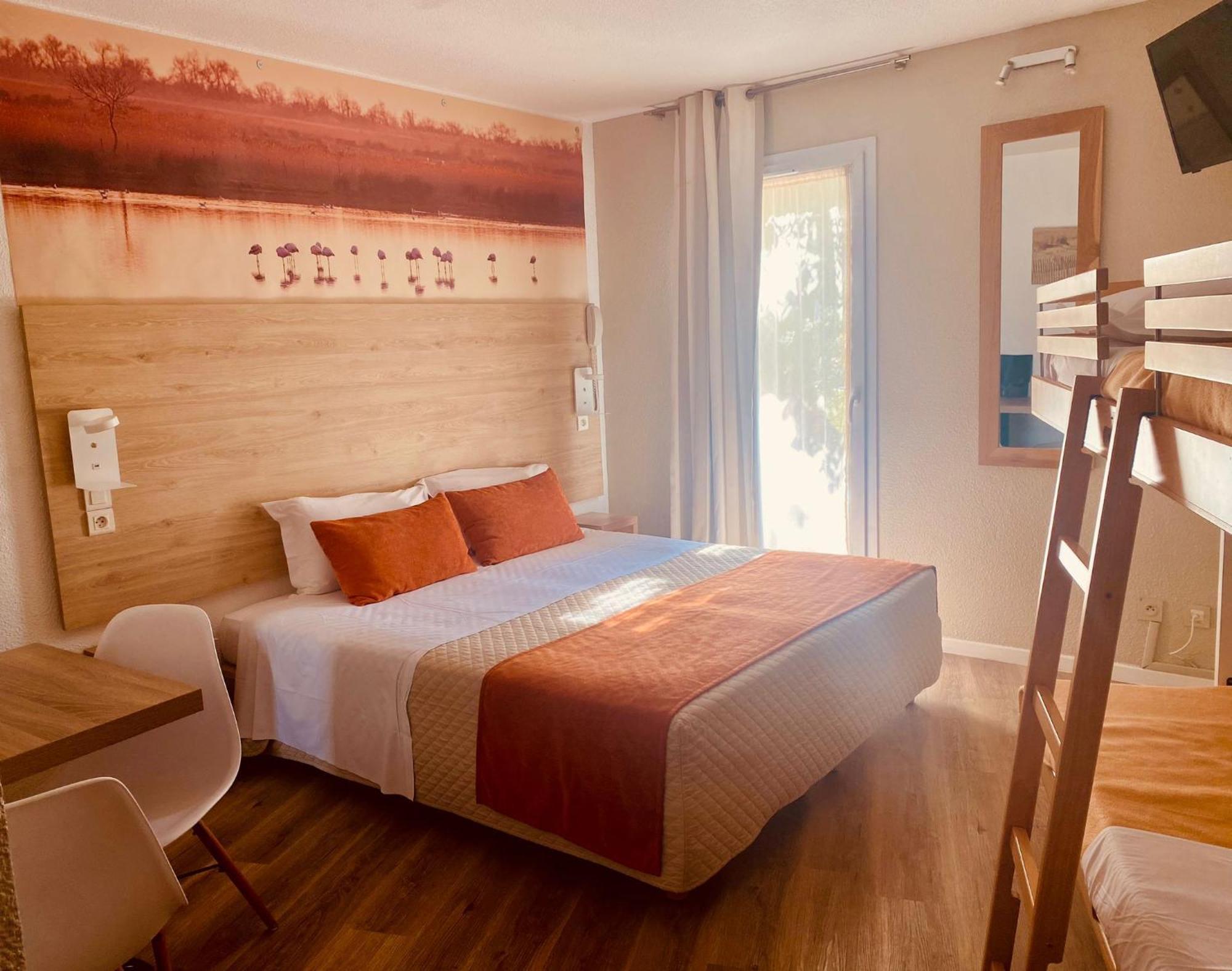 Hotel Le Mas Des Ponts D'Арл Екстериор снимка