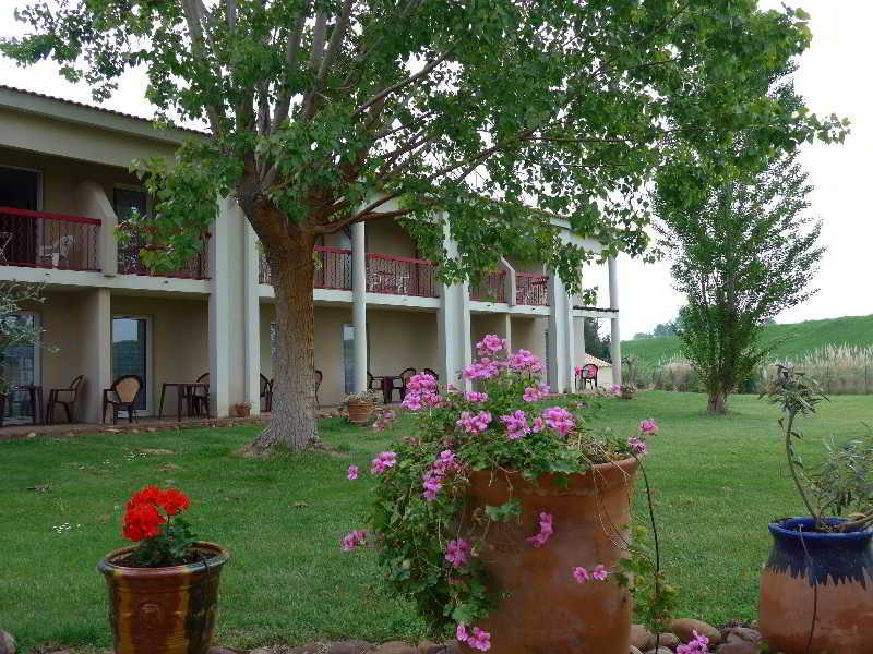Hotel Le Mas Des Ponts D'Арл Екстериор снимка