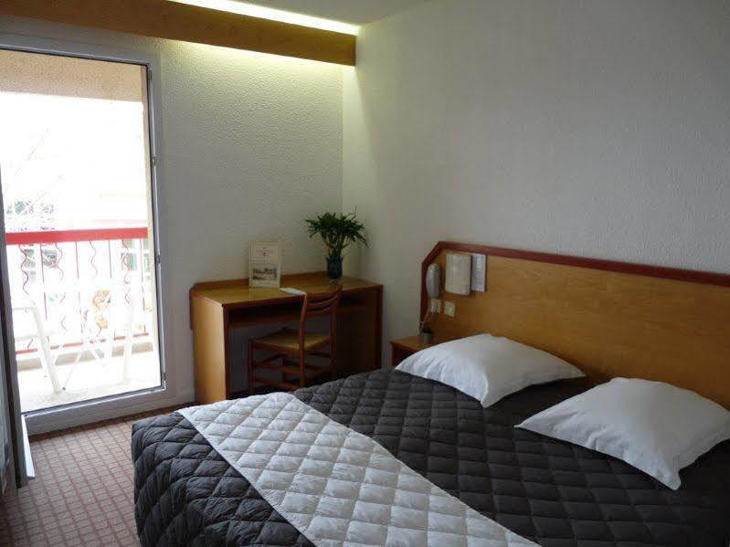 Hotel Le Mas Des Ponts D'Арл Екстериор снимка